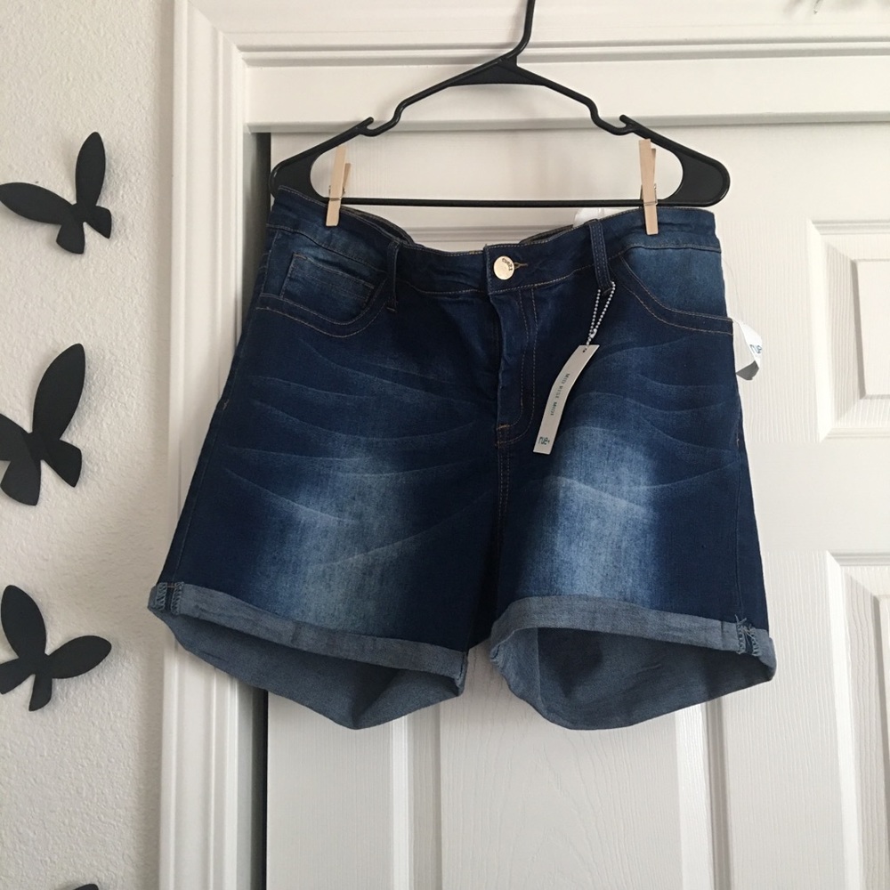 NWT!! Dark wash Rue 21+ shorts!☀️💦